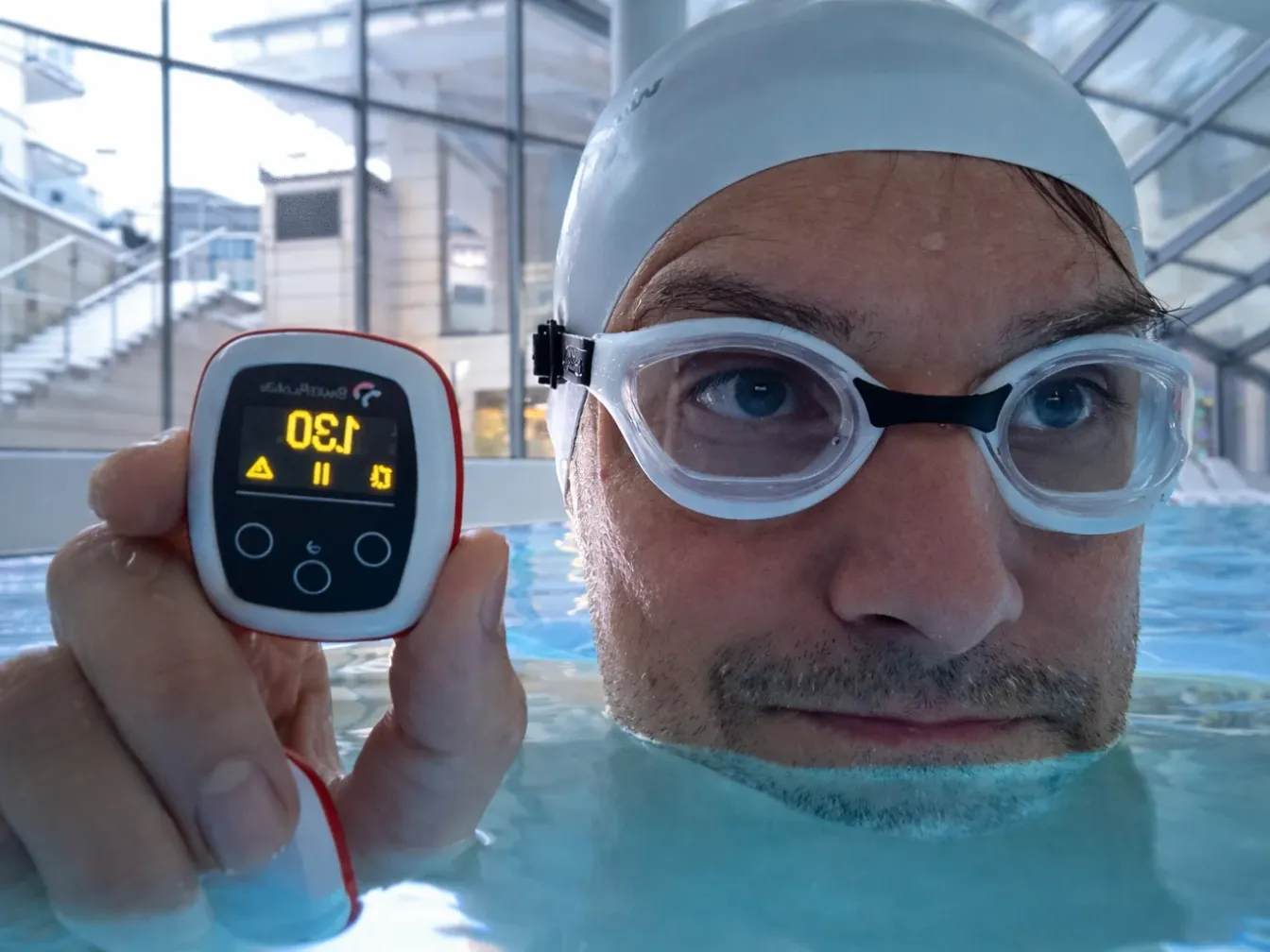 Swimmer training with BeatBuddy Pro tempo trainer